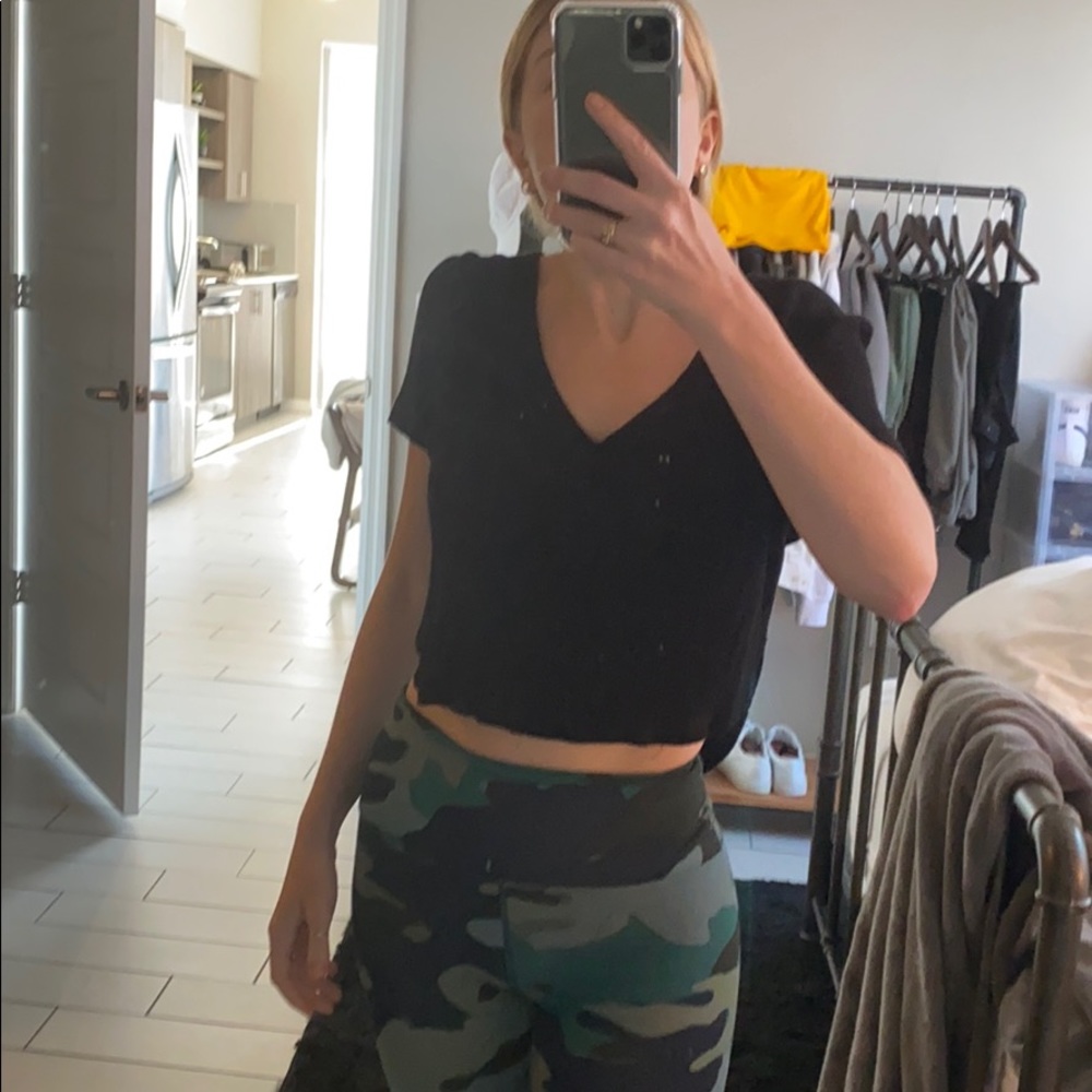 Brandy Melville - black crop top/loose top